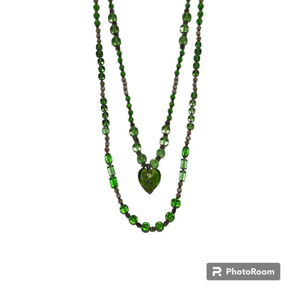 VINTAGE LIME GREEN DOUBLE STRAND NECKLACE W/ HEART